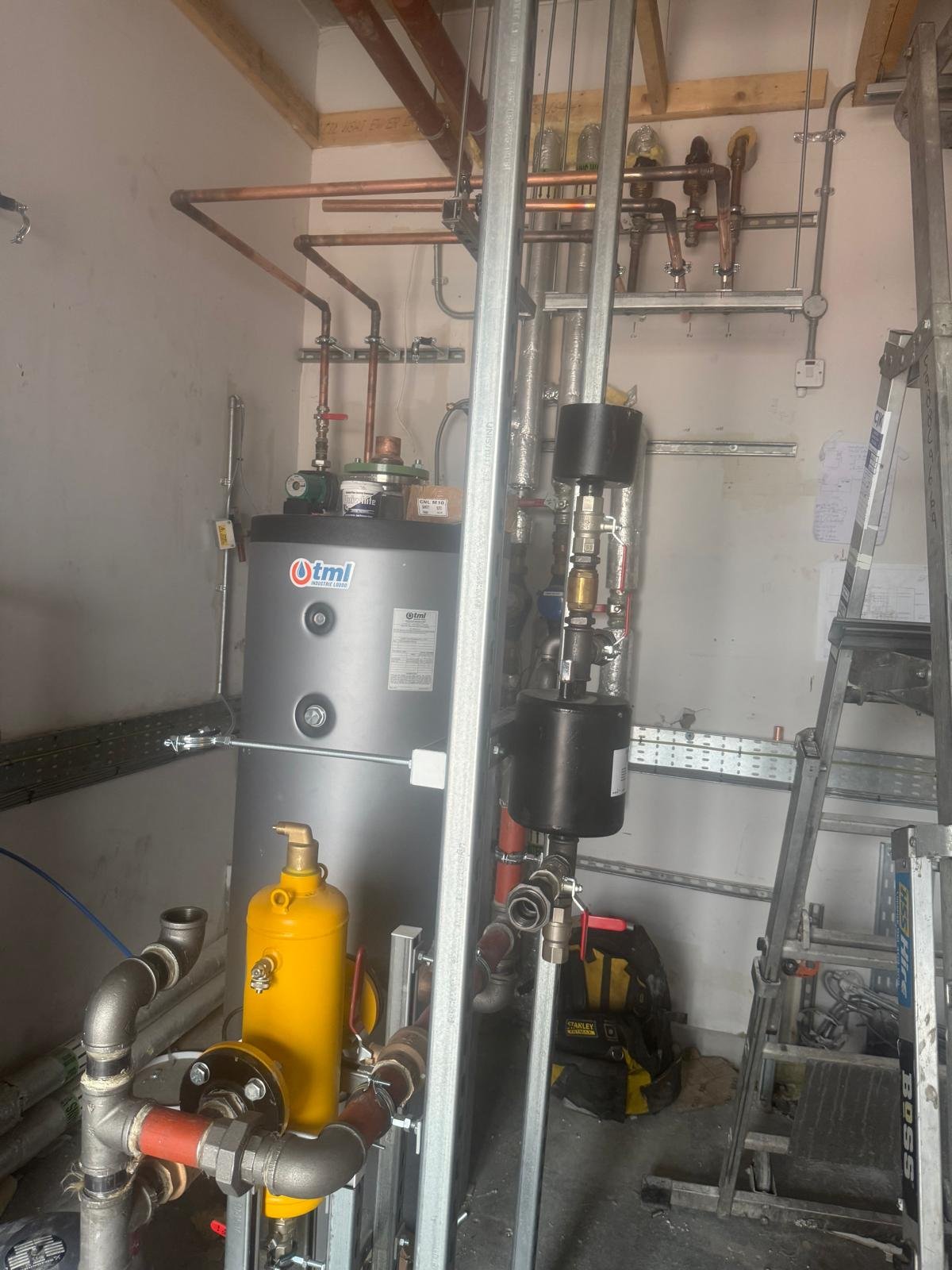Cylinder and booster pump set with yellow filter