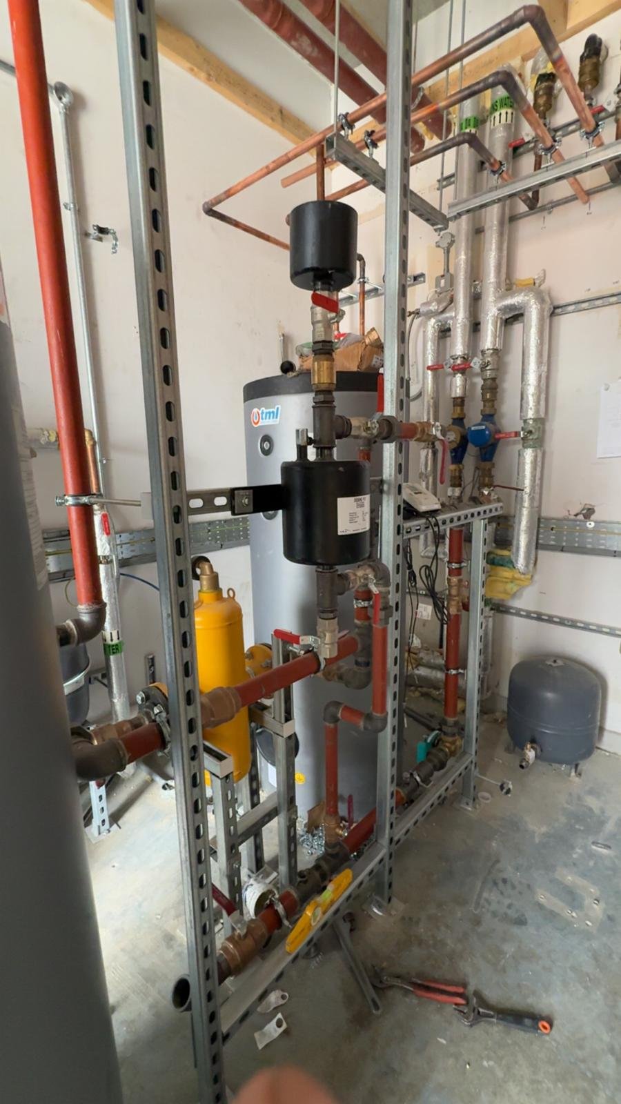 Commercial kitchen extract canopy and services